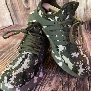 Boys Green Camo Sneakers Size 37
